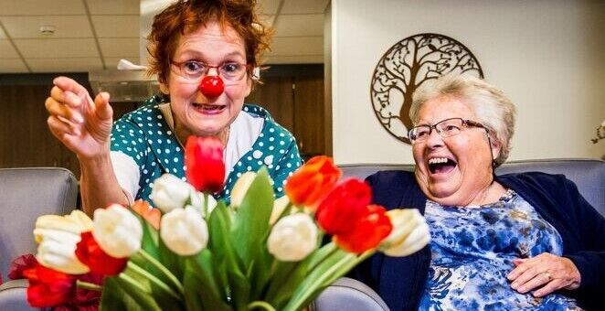 Dementie CliniClowns met tulpen