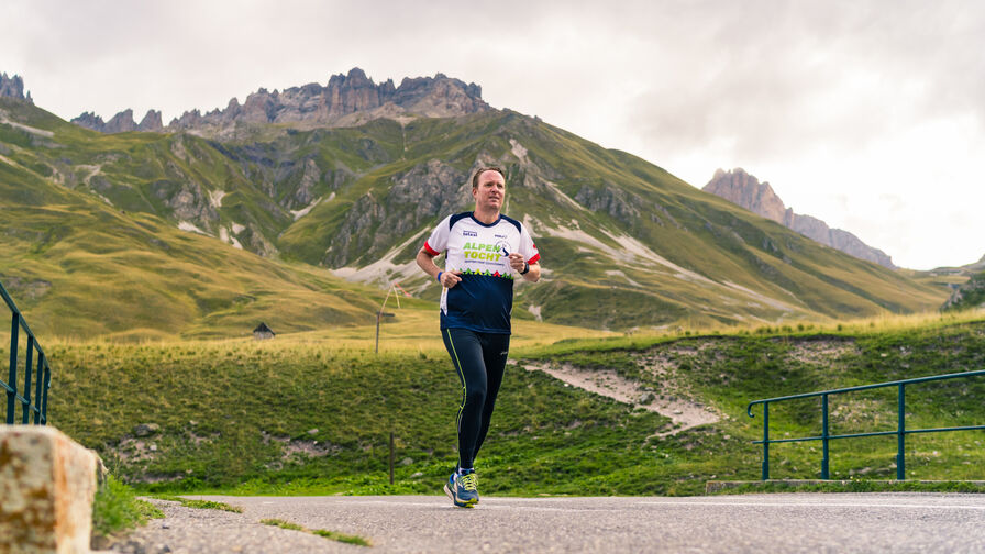 https://www.alpentocht.nl/files/imager/visuals/35595/Alpentocht-2_6d1e98ff322316d74c453fa7d5b32057.jpg