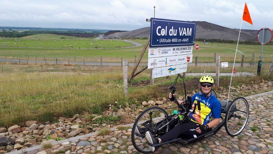 https://www.alpentocht.nl/files/imager/visuals/43237/Sandra-handbike_6d1e98ff322316d74c453fa7d5b32057.jpg