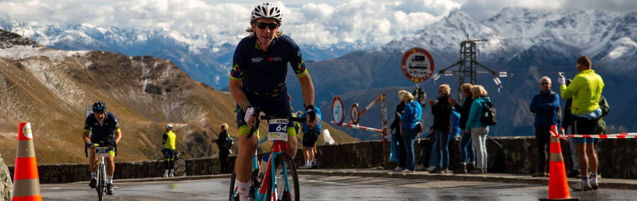 https://www.alpentocht.nl/files/imager/visuals/67133/header_alpentocht_fietsen_top_roselend_68bf0fd45957a3042c72313b6940a7e1.jpg
