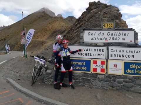 Ellis en Steffen op de top Col du Galibier
